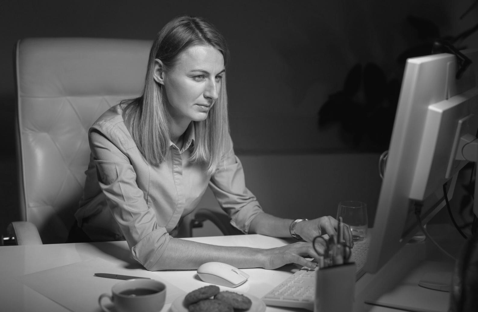 Consultant reviewing website analytics on a desktop screen